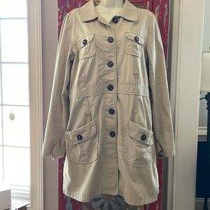 Fitted trench coat. Lots of character and pockets. Small stain left side. Khaki